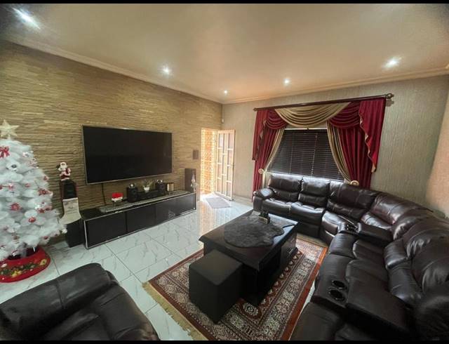 2 BEDROOM HOUSE FOR SALE IN MALVERN